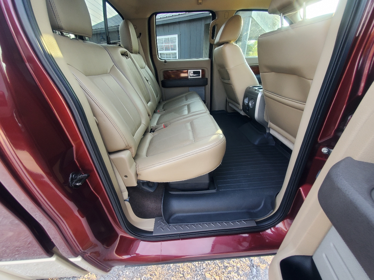 2010 Ford F-150 Lariat photo 17