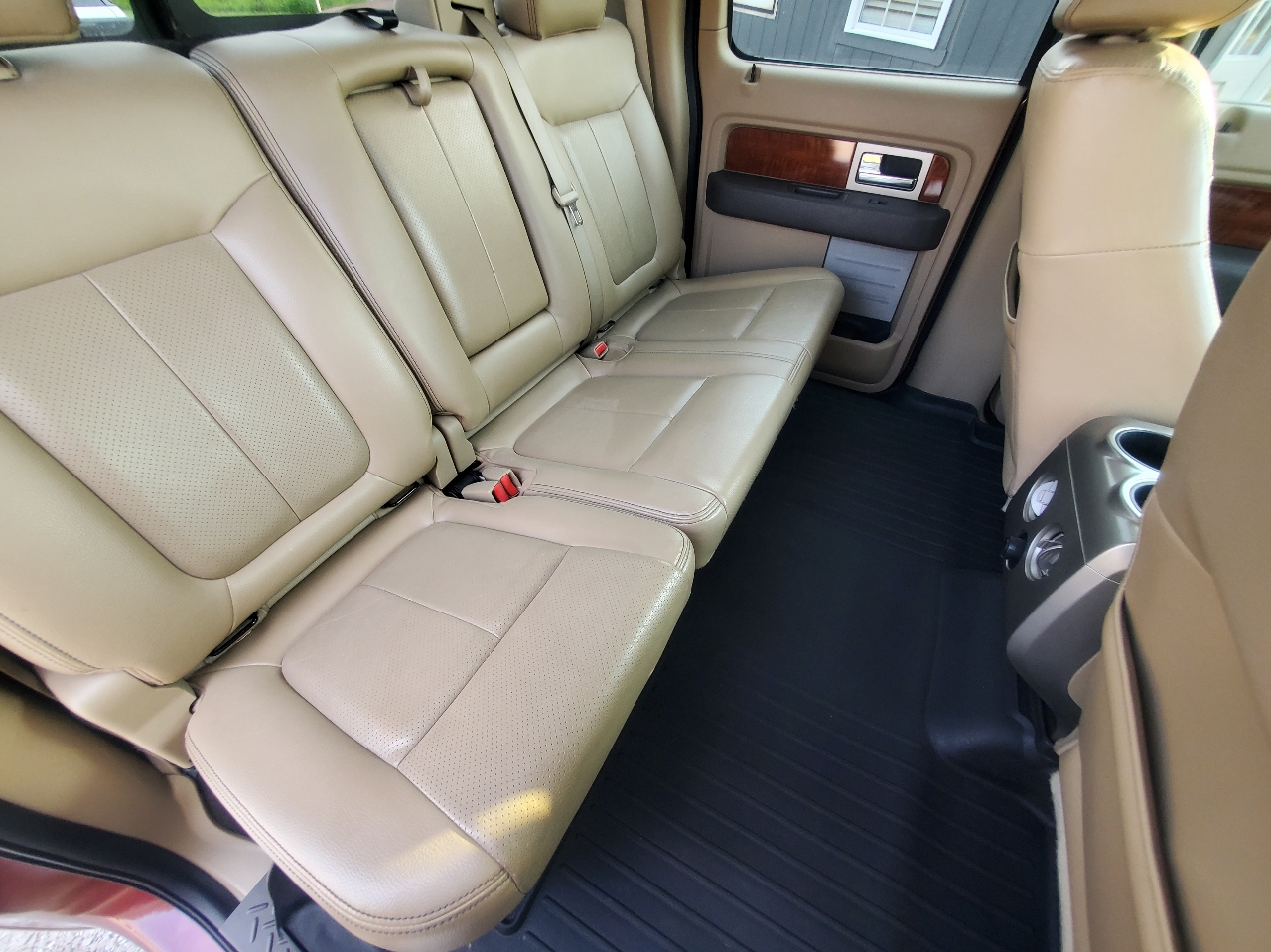 2010 Ford F-150 Lariat photo 18