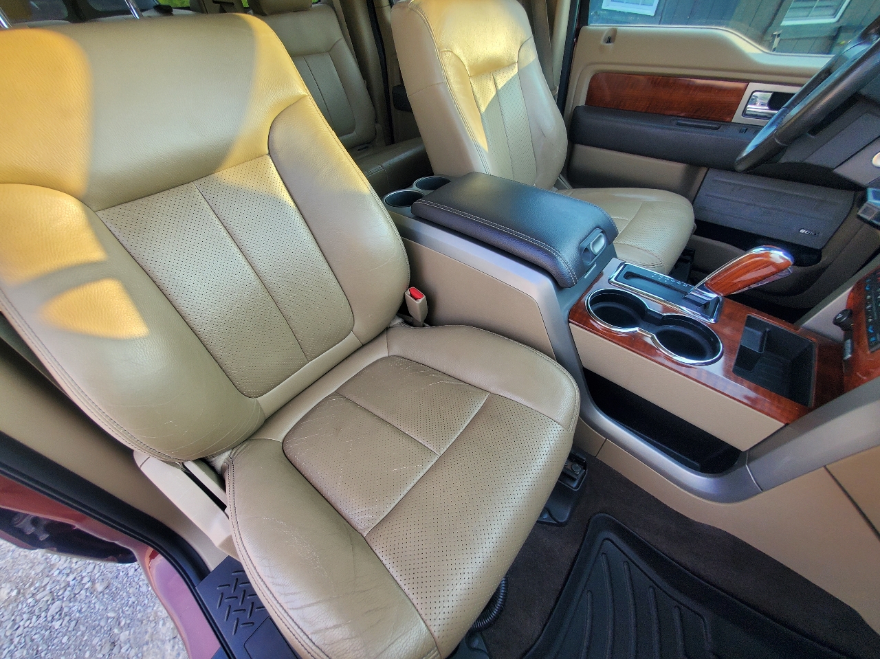 2010 Ford F-150 Lariat photo 22