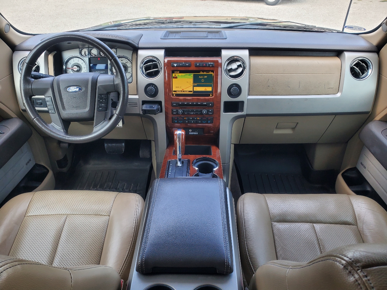 2010 Ford F-150 Lariat photo 26