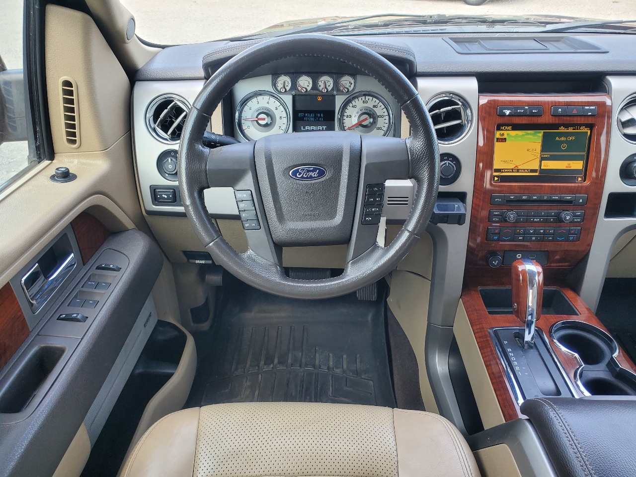 2010 Ford F-150 Lariat photo 27