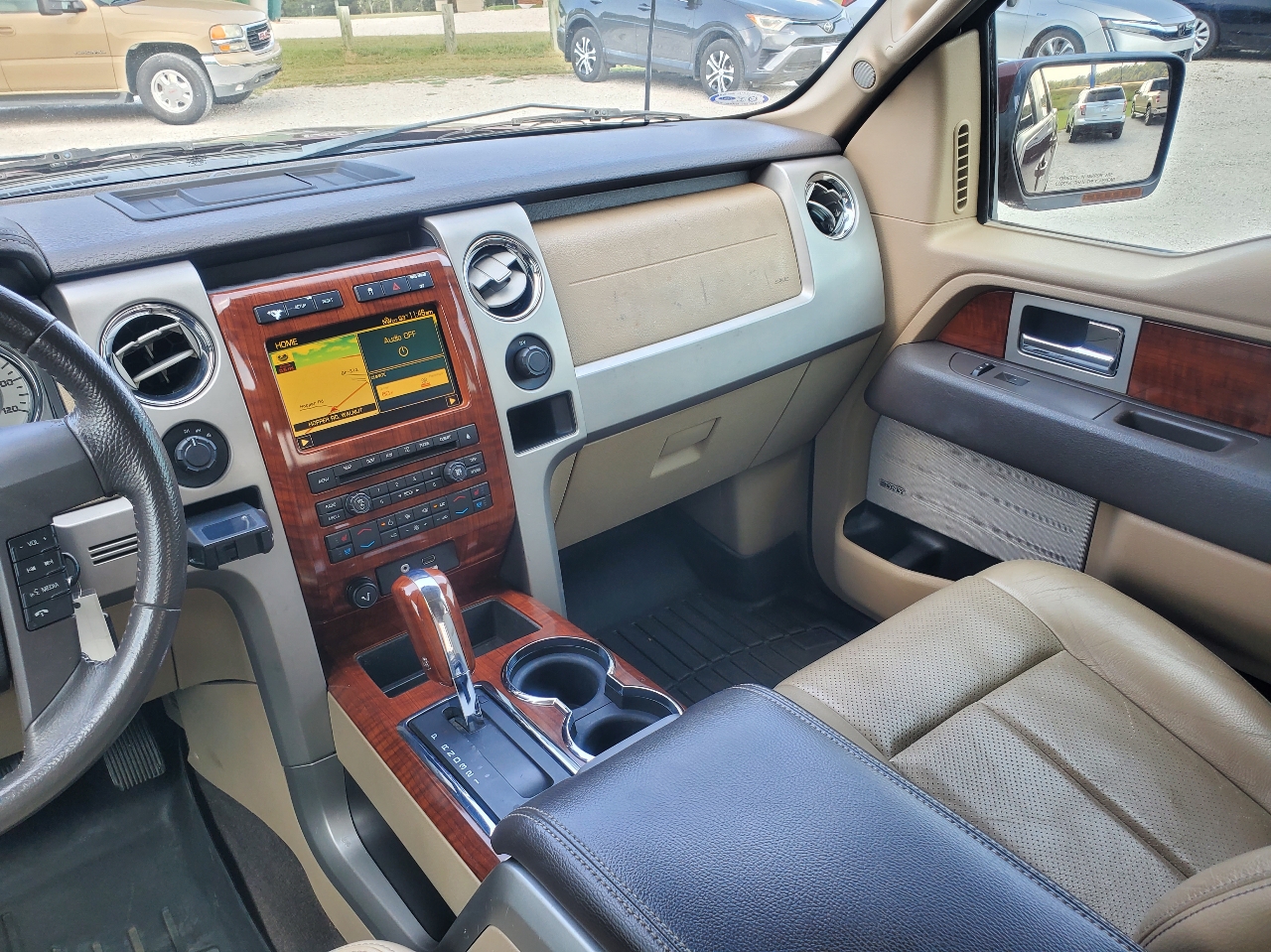 2010 Ford F-150 Lariat photo 28