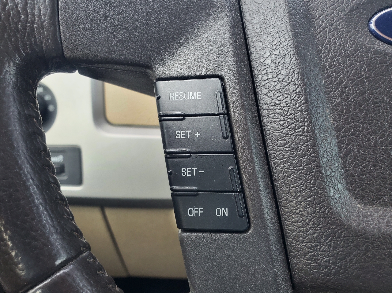 2010 Ford F-150 Lariat photo 34