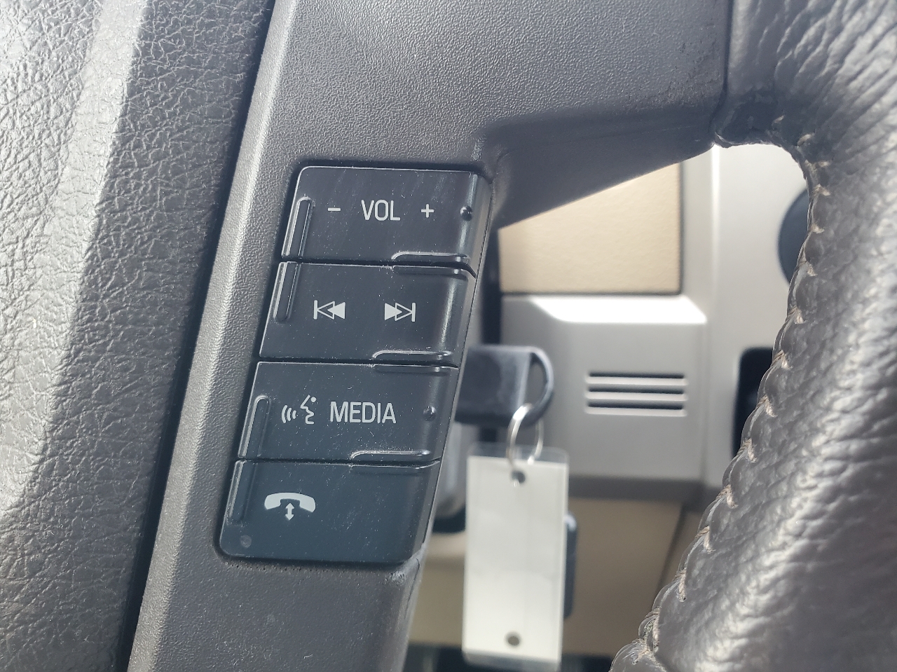 2010 Ford F-150 Lariat photo 35