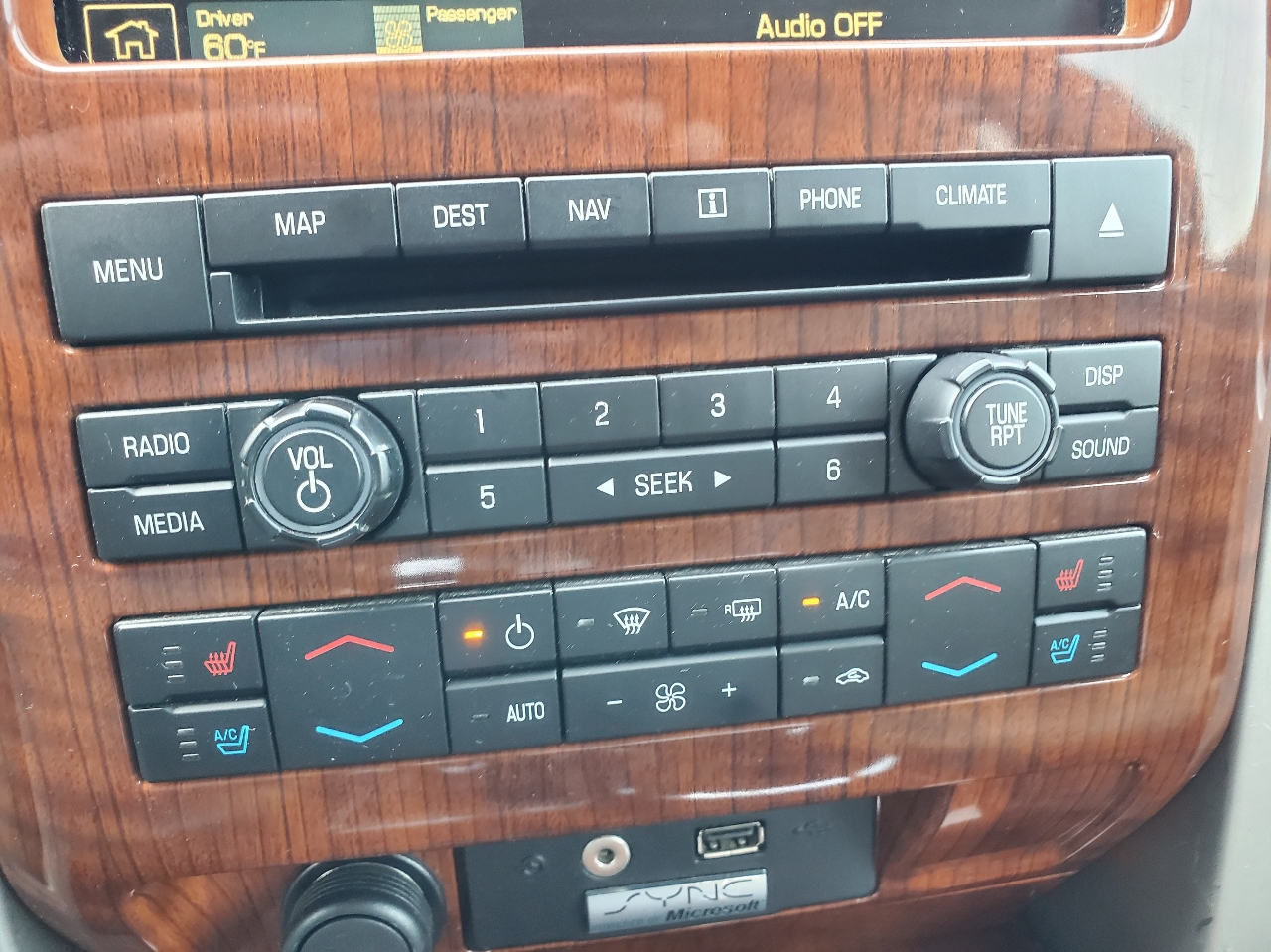 2010 Ford F-150 Lariat photo 44