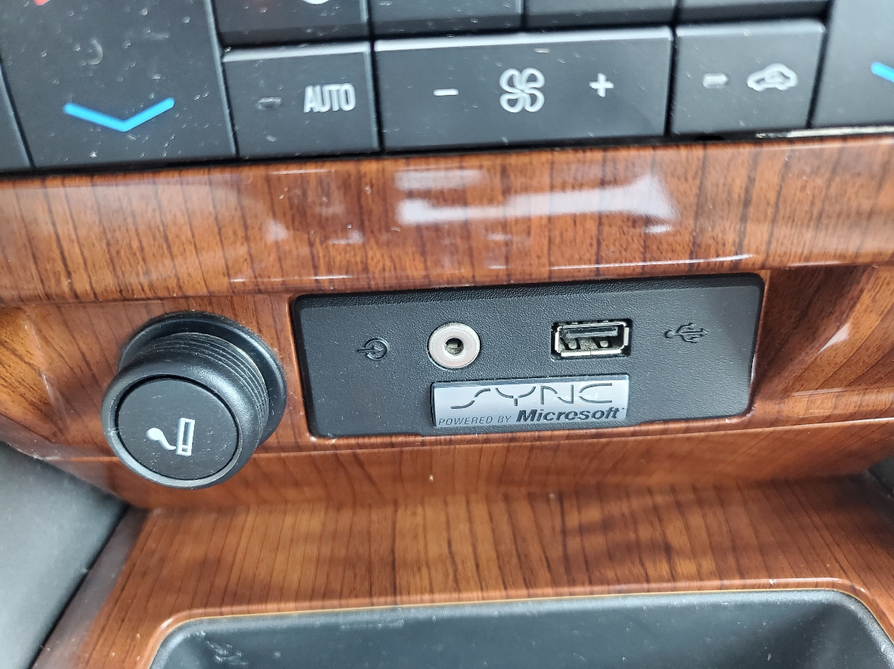 2010 Ford F-150 Lariat photo 46