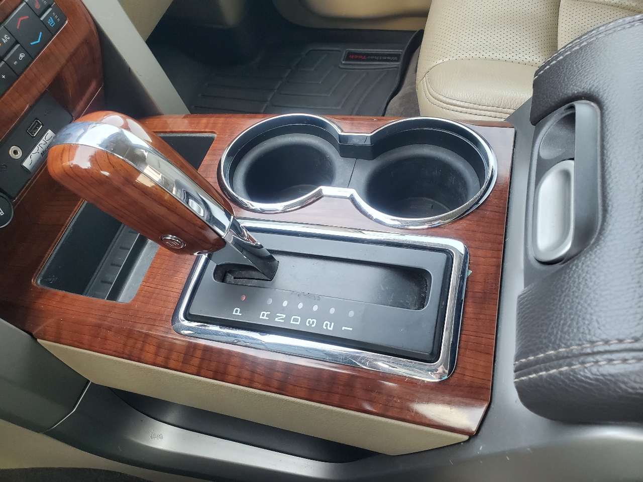 2010 Ford F-150 Lariat photo 47