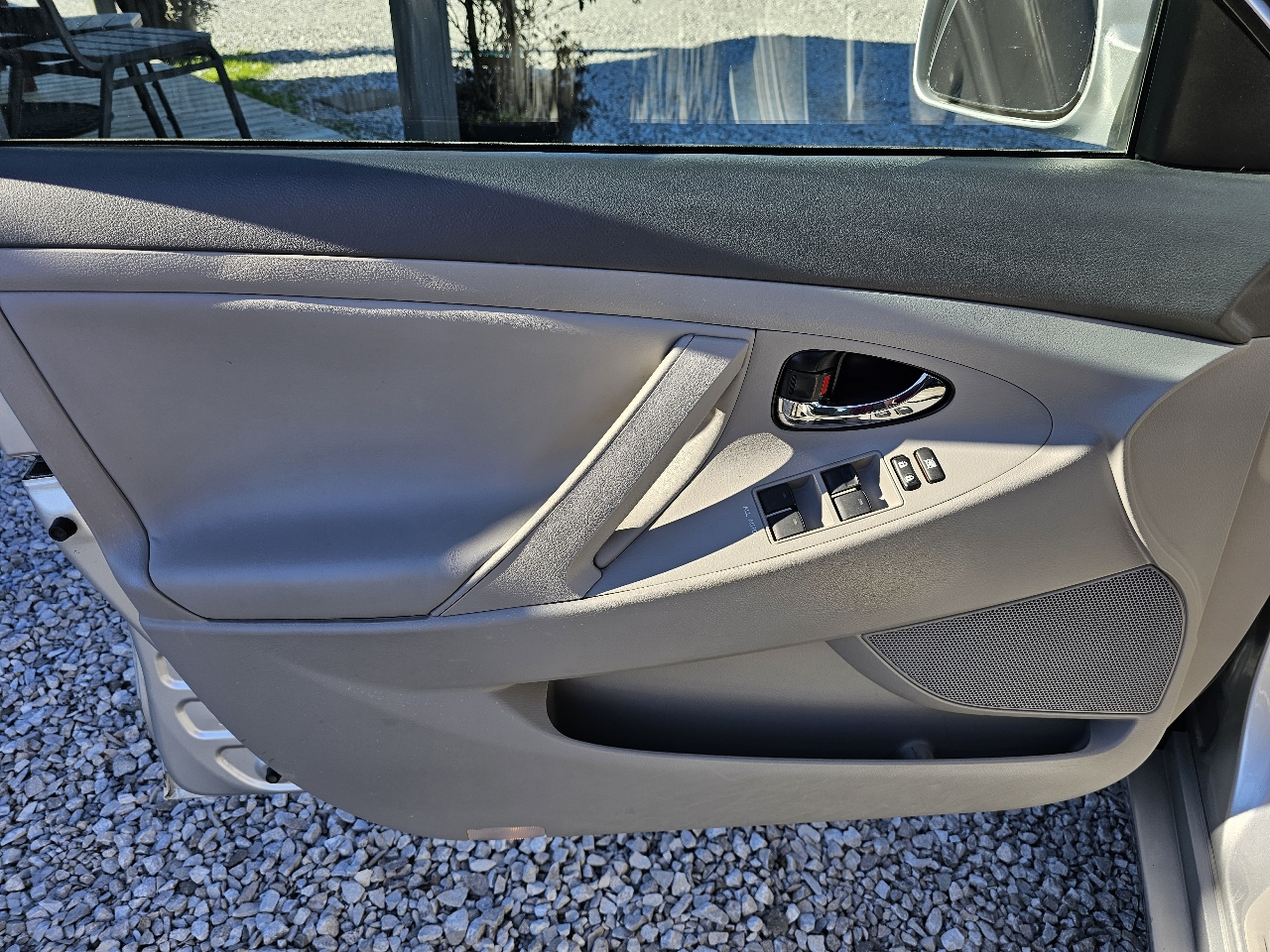 Toyota Camry LE 6-Spd AT 2011