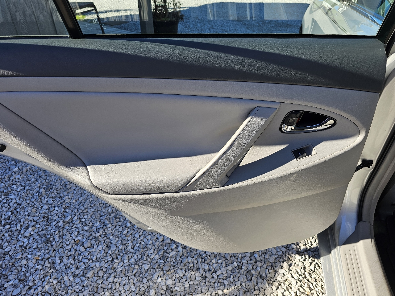 Toyota Camry LE 6-Spd AT 2011