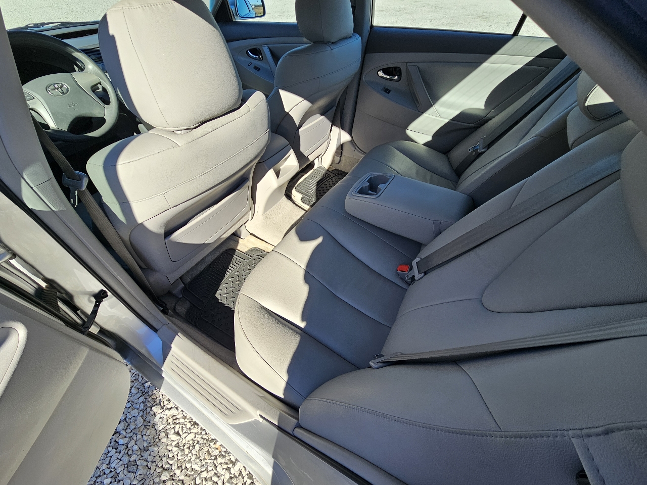 Toyota Camry LE 6-Spd AT 2011