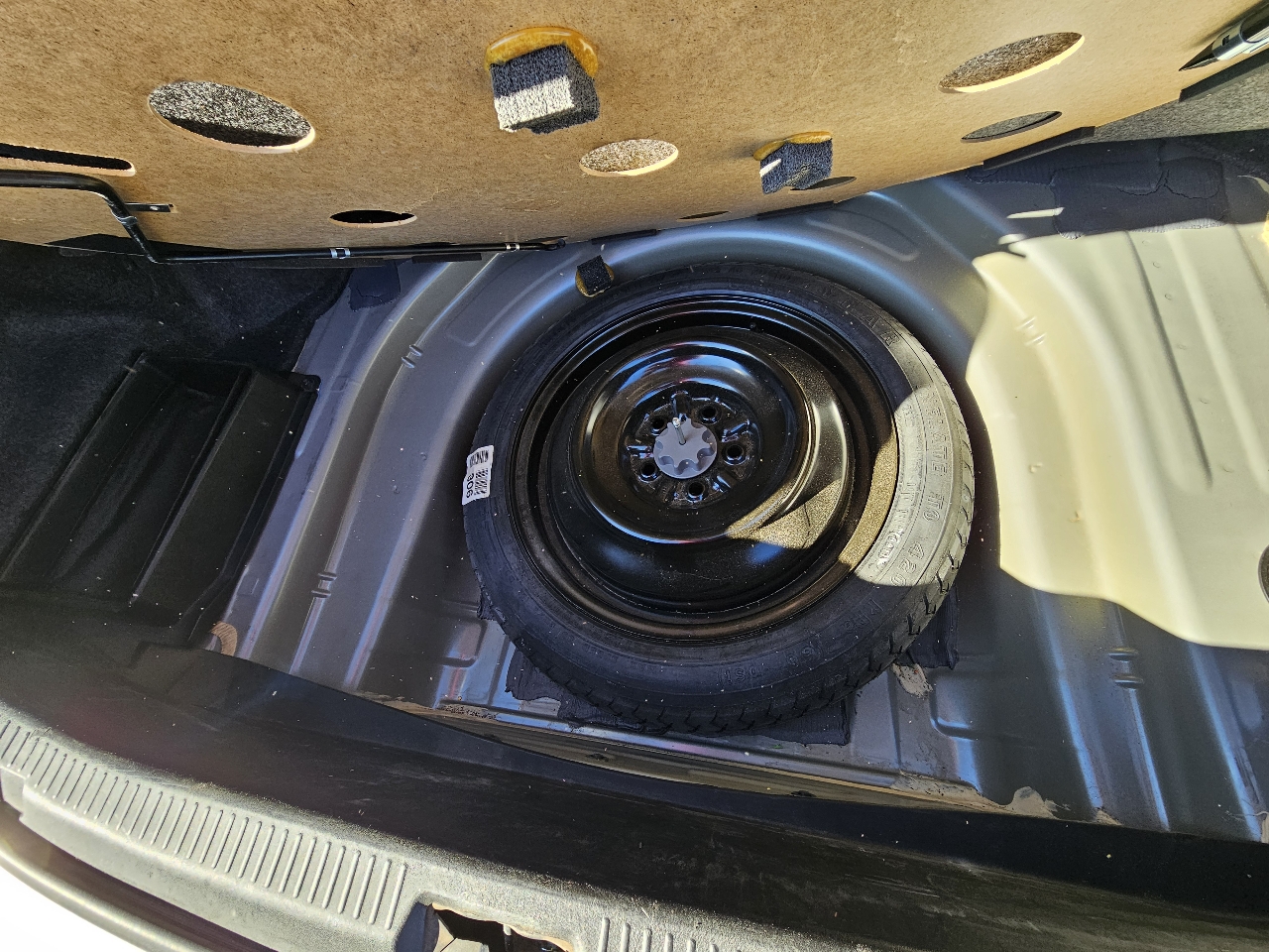 Toyota Camry LE 6-Spd AT 2011