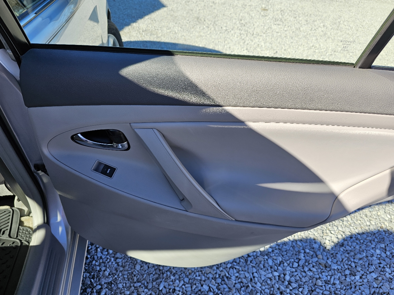 Toyota Camry LE 6-Spd AT 2011