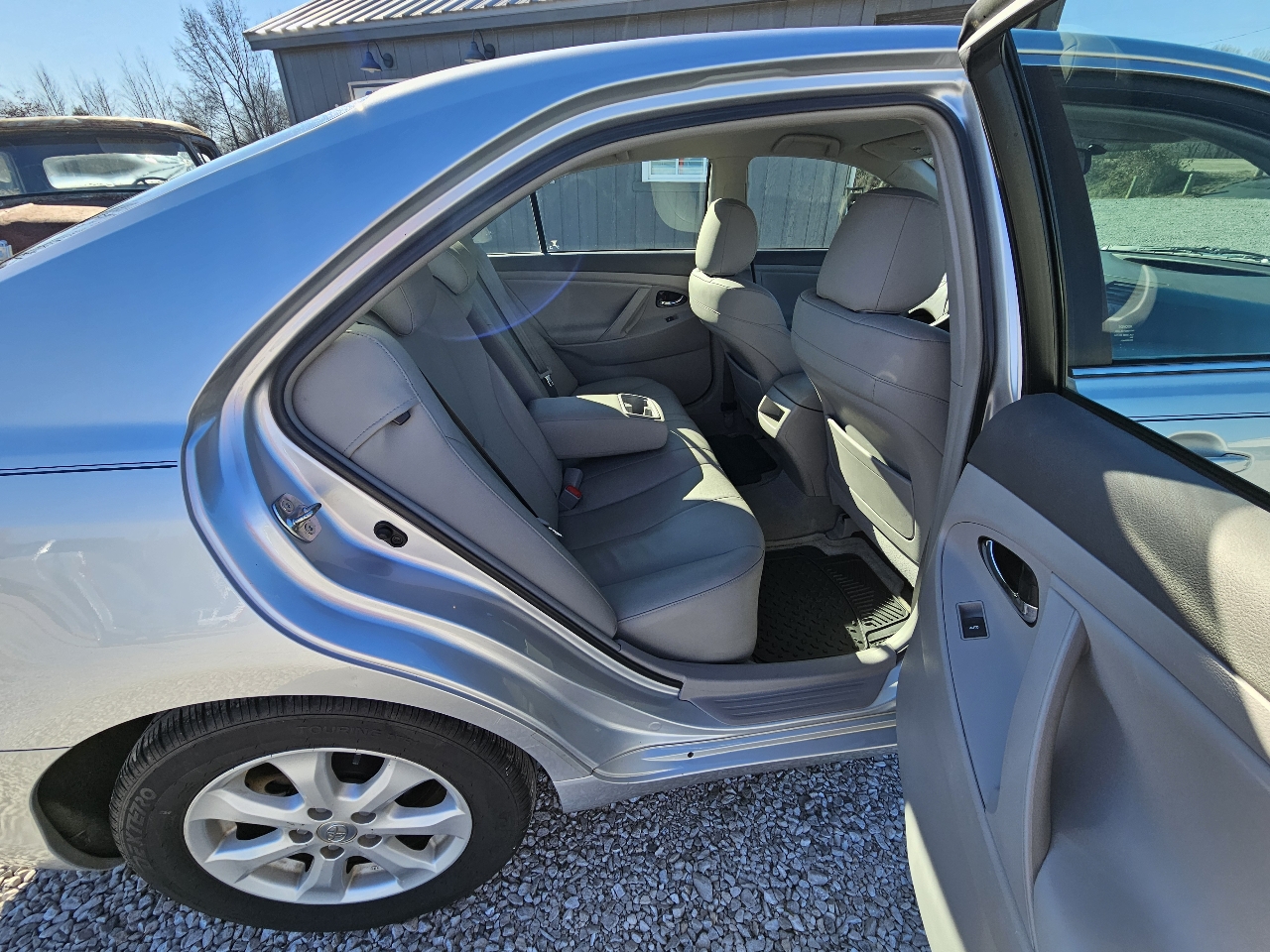 Toyota Camry LE 6-Spd AT 2011