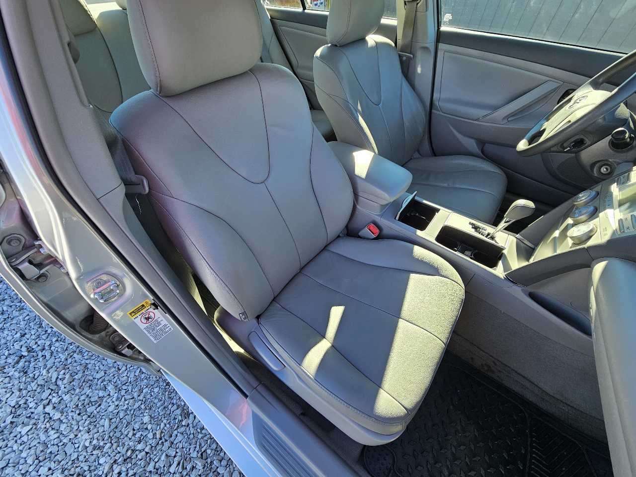 Toyota Camry LE 6-Spd AT 2011