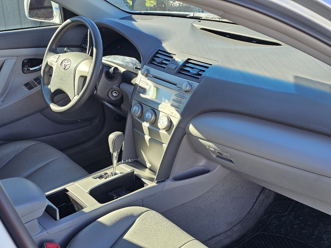 Toyota Camry LE 6-Spd AT 2011