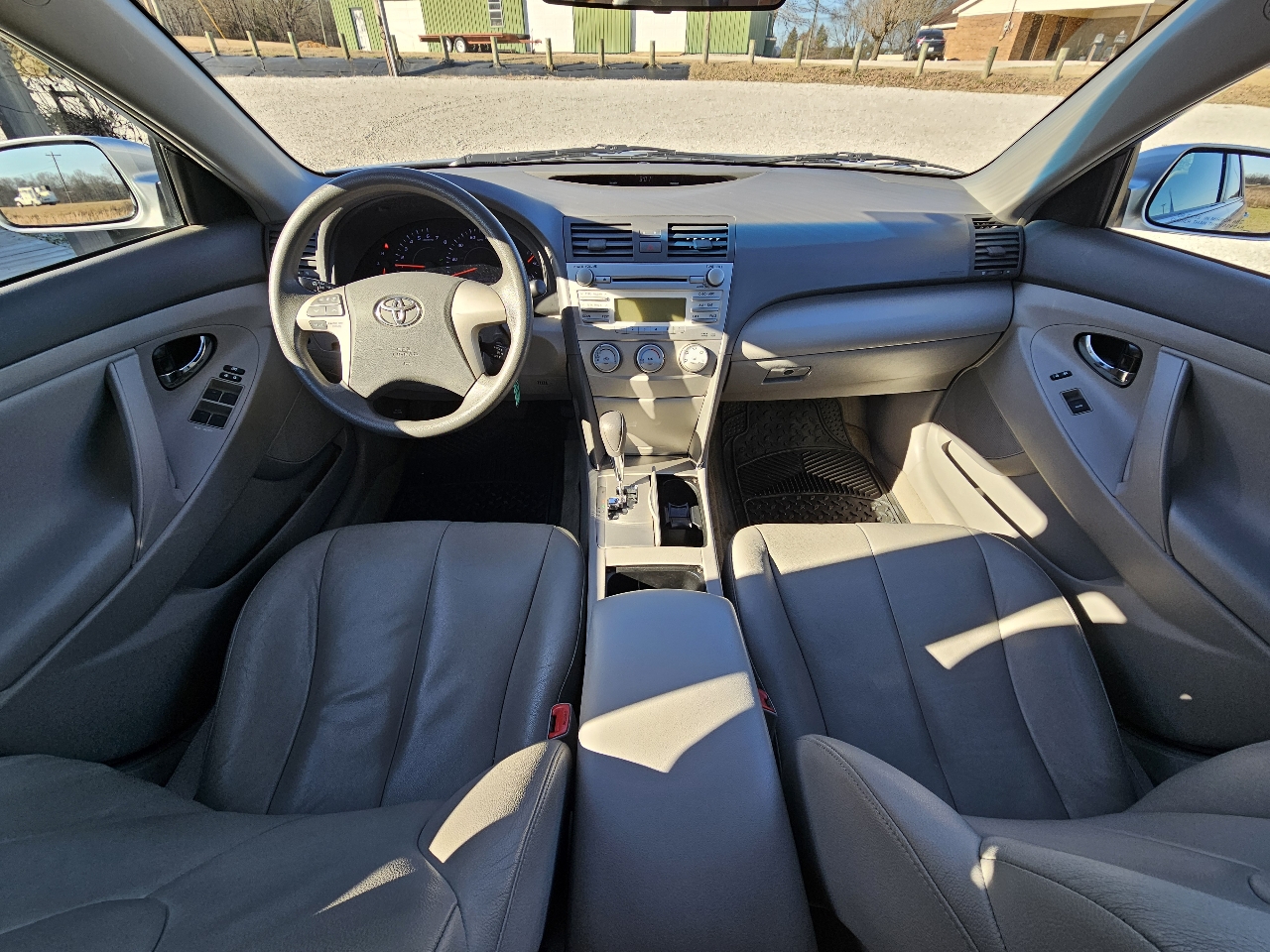 Toyota Camry LE 6-Spd AT 2011