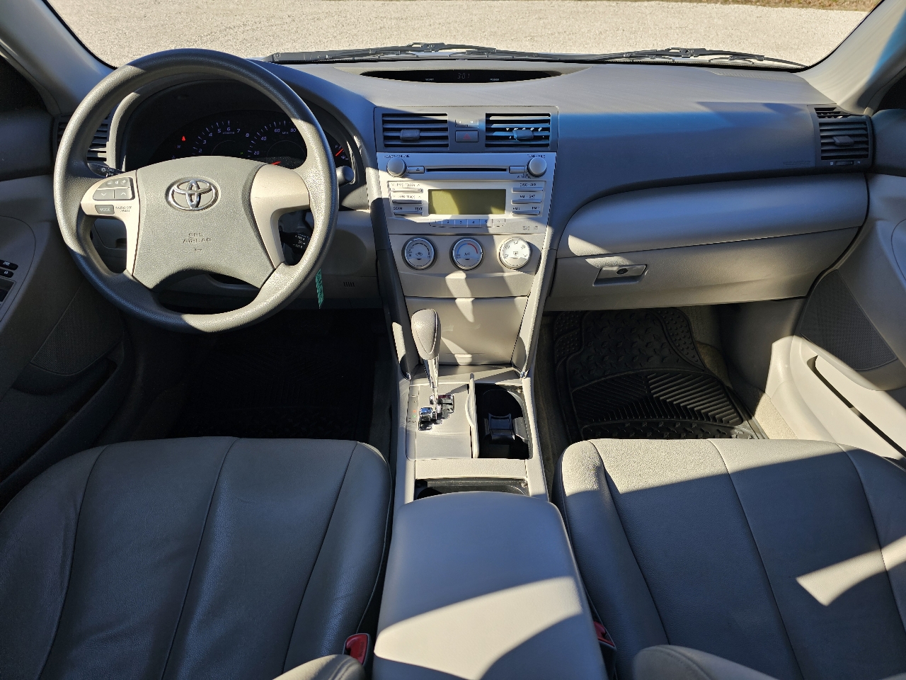 Toyota Camry LE 6-Spd AT 2011