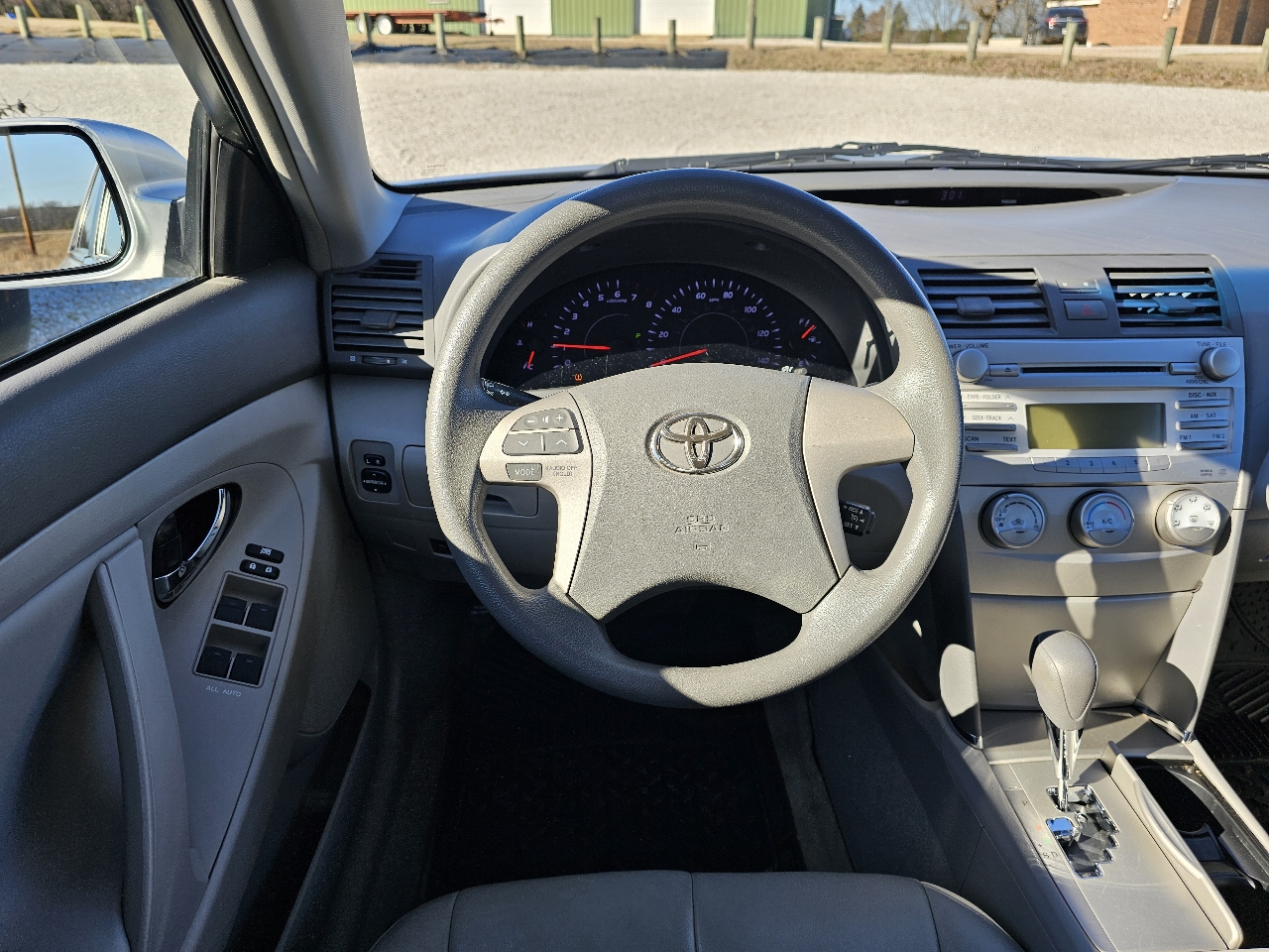 Toyota Camry LE 6-Spd AT 2011