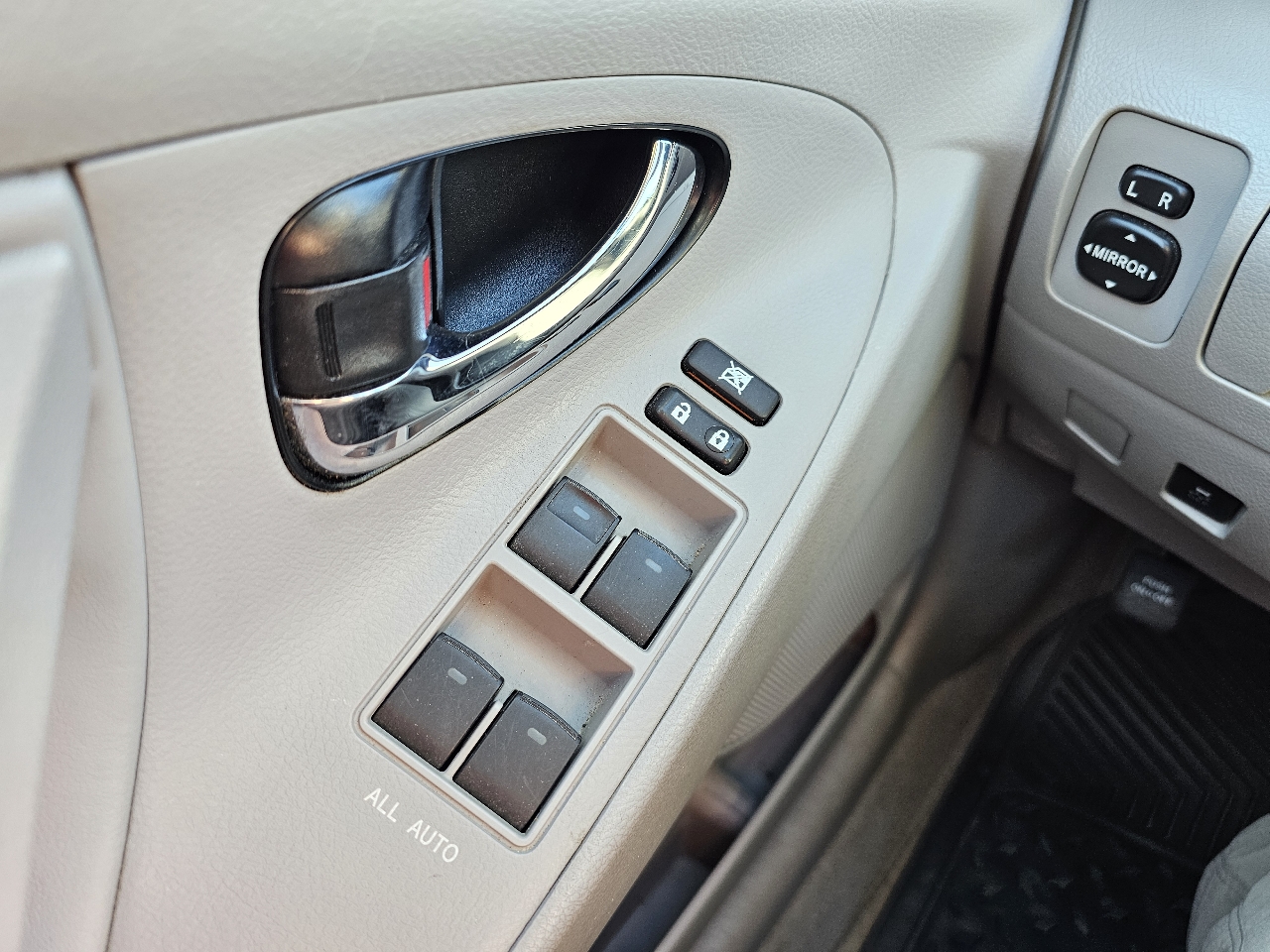 Toyota Camry LE 6-Spd AT 2011