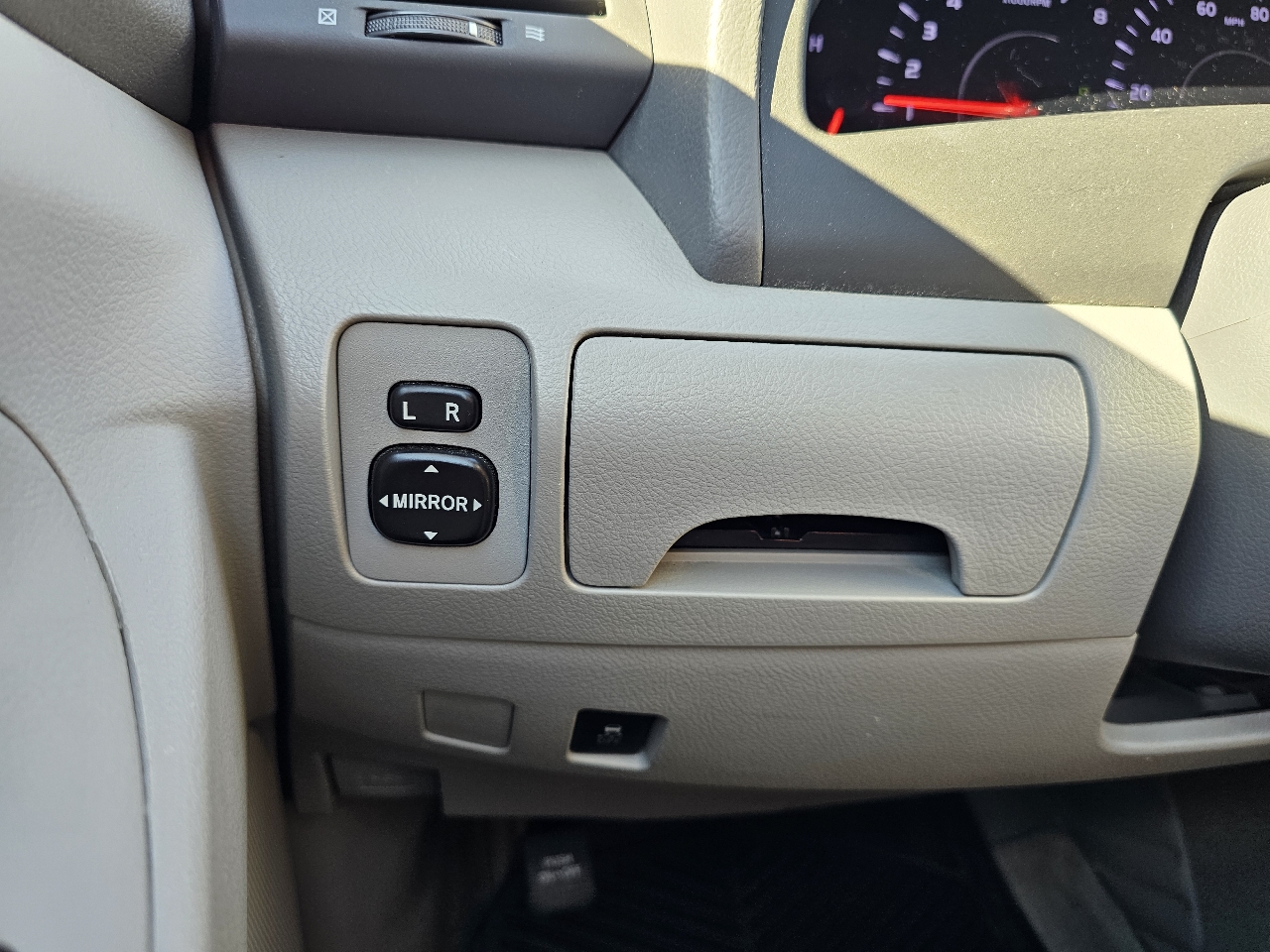 Toyota Camry LE 6-Spd AT 2011