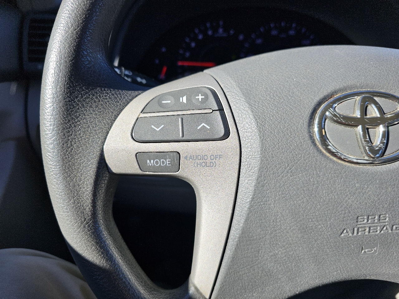 Toyota Camry LE 6-Spd AT 2011