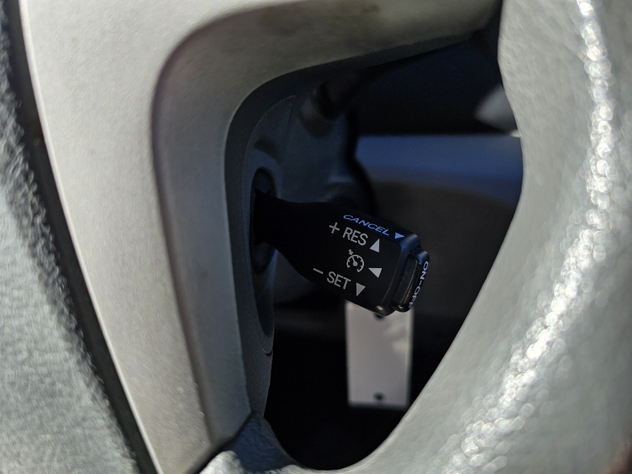 Toyota Camry LE 6-Spd AT 2011