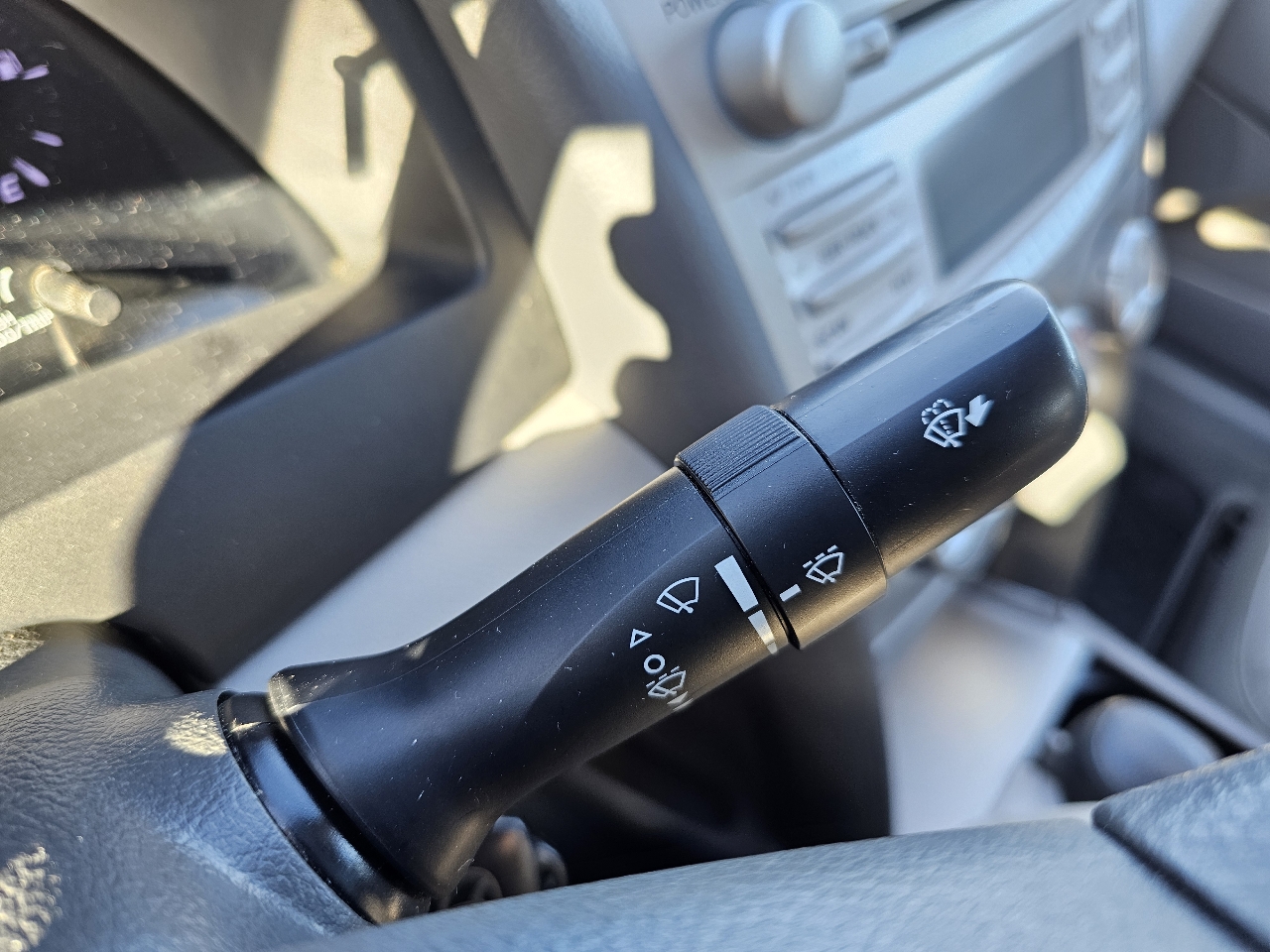 Toyota Camry LE 6-Spd AT 2011