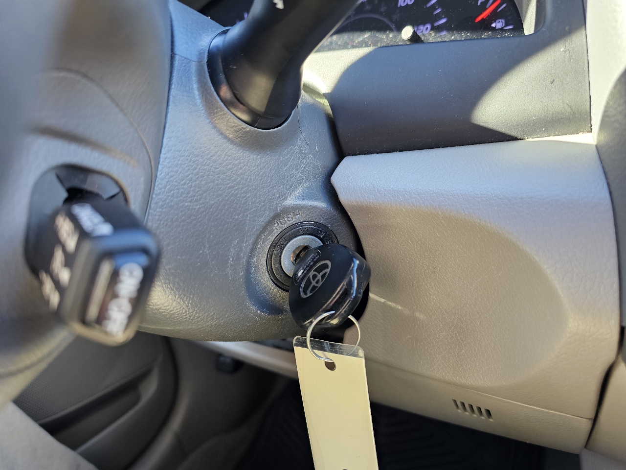 Toyota Camry LE 6-Spd AT 2011