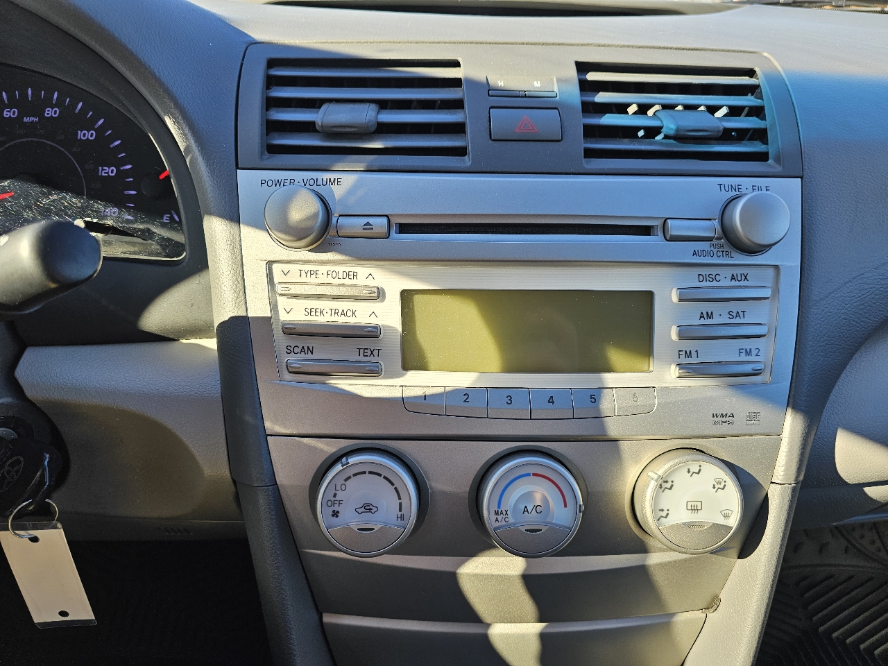 Toyota Camry LE 6-Spd AT 2011