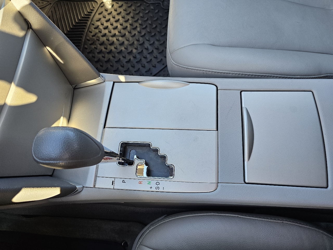 Toyota Camry LE 6-Spd AT 2011