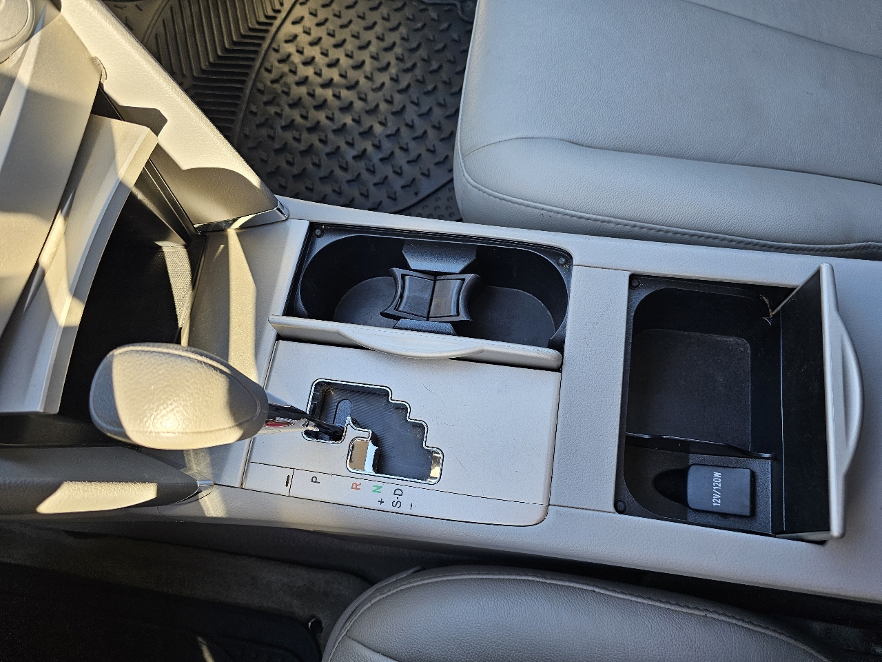 Toyota Camry LE 6-Spd AT 2011