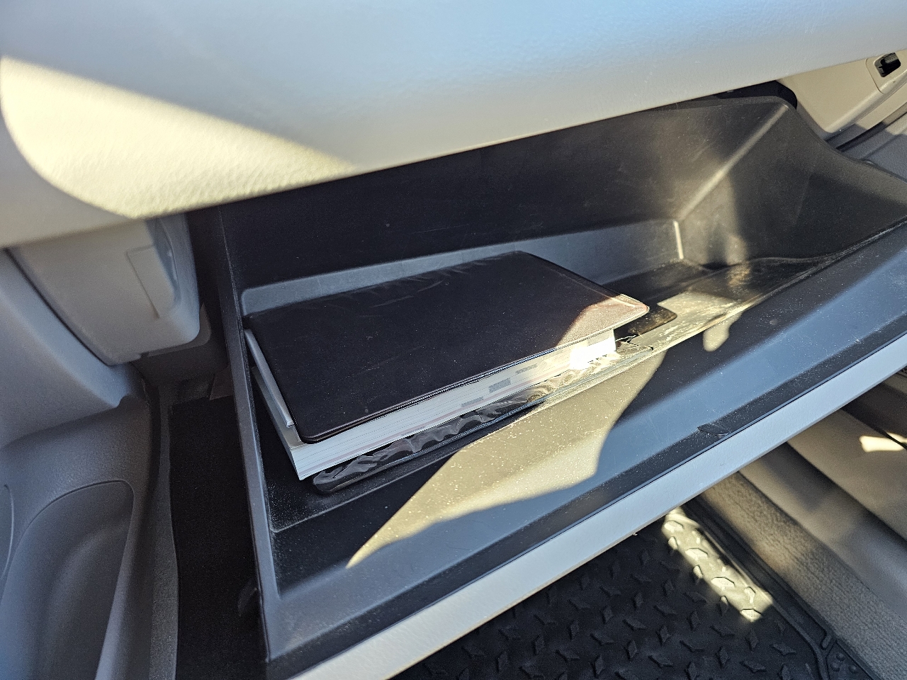 Toyota Camry LE 6-Spd AT 2011