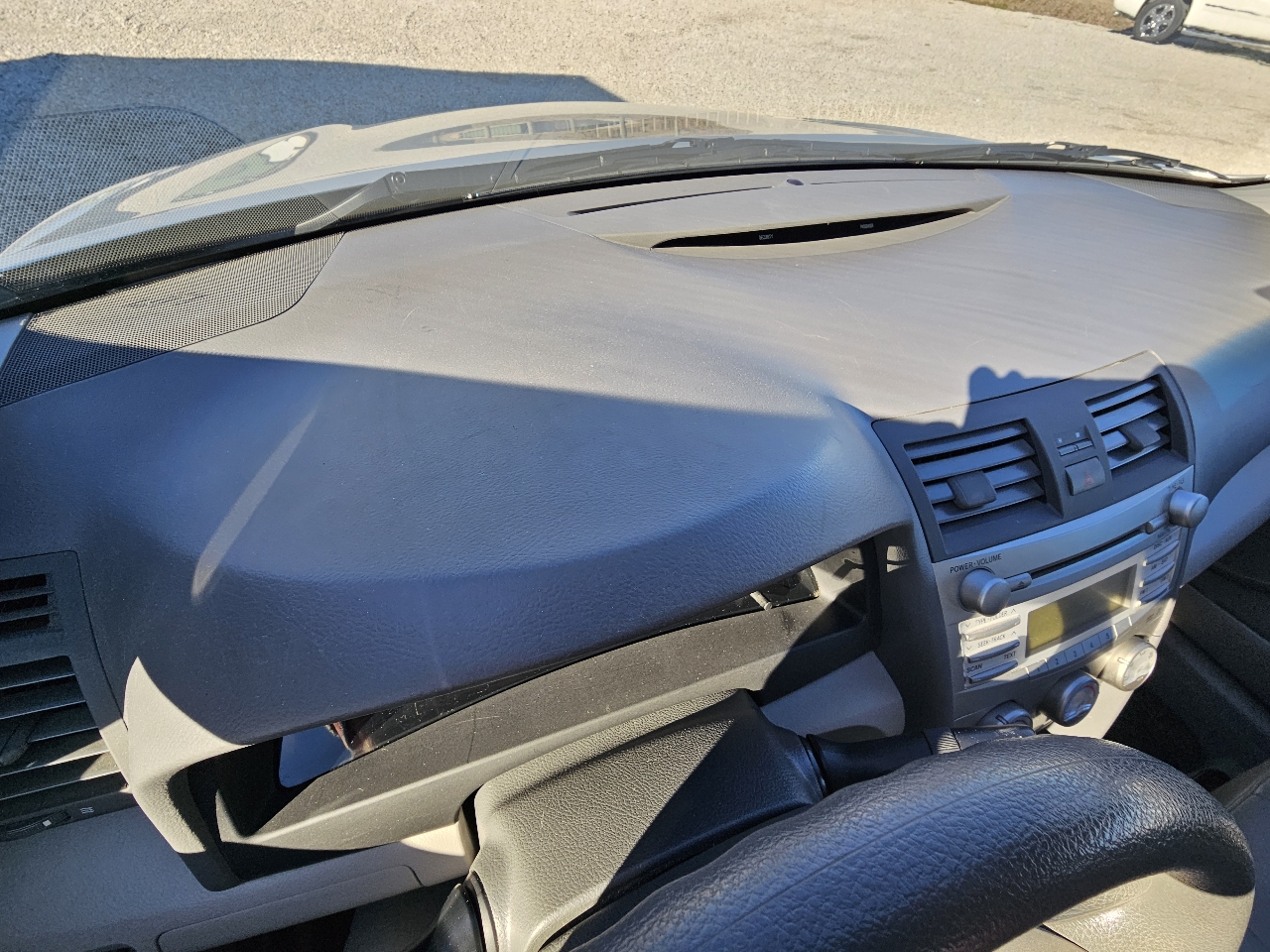 Toyota Camry LE 6-Spd AT 2011