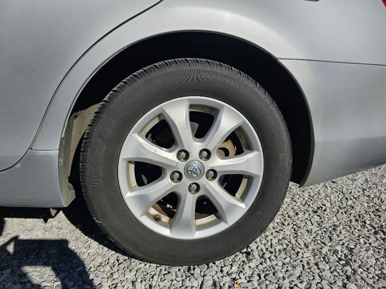 Toyota Camry LE 6-Spd AT 2011