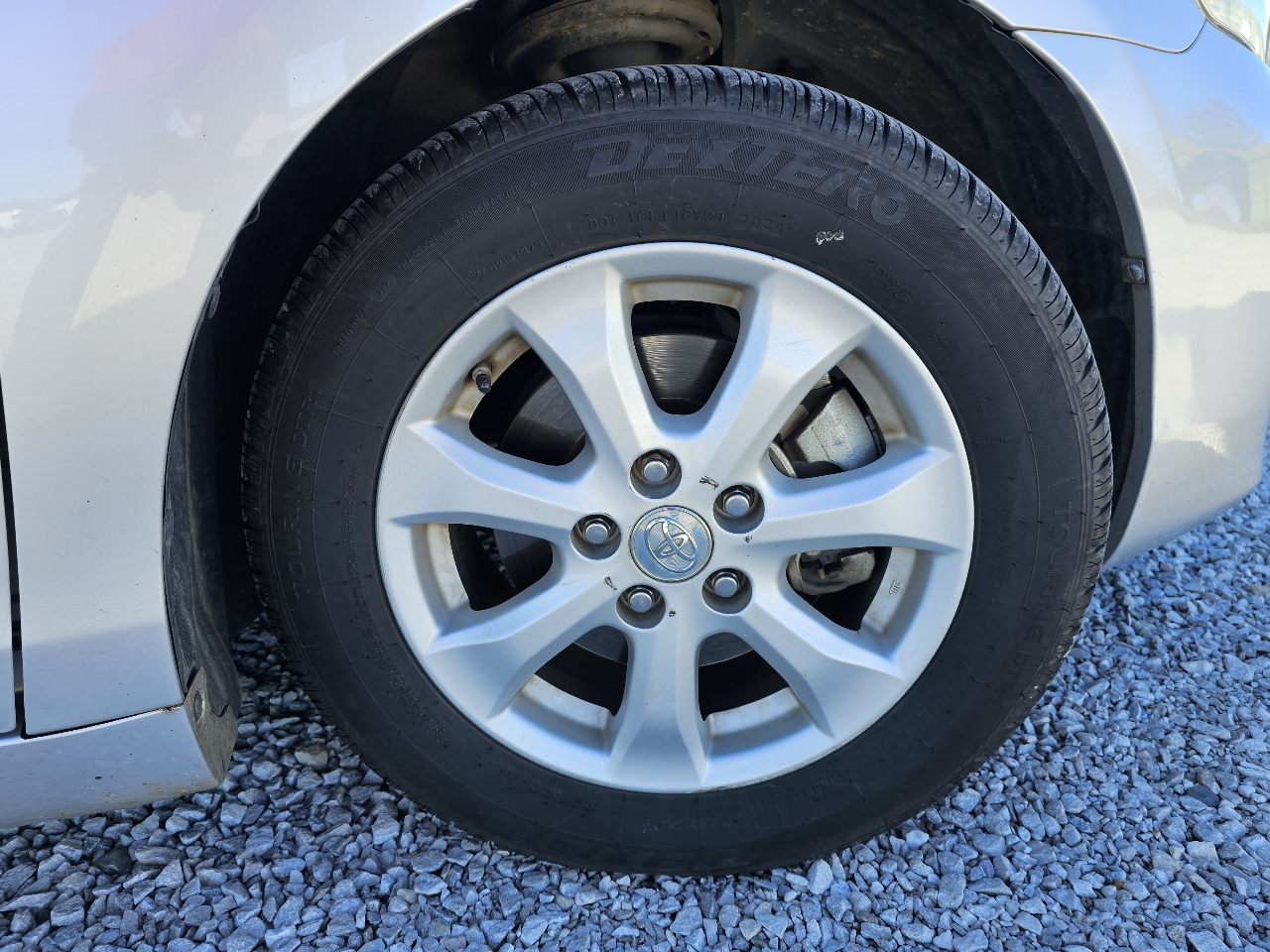 Toyota Camry LE 6-Spd AT 2011