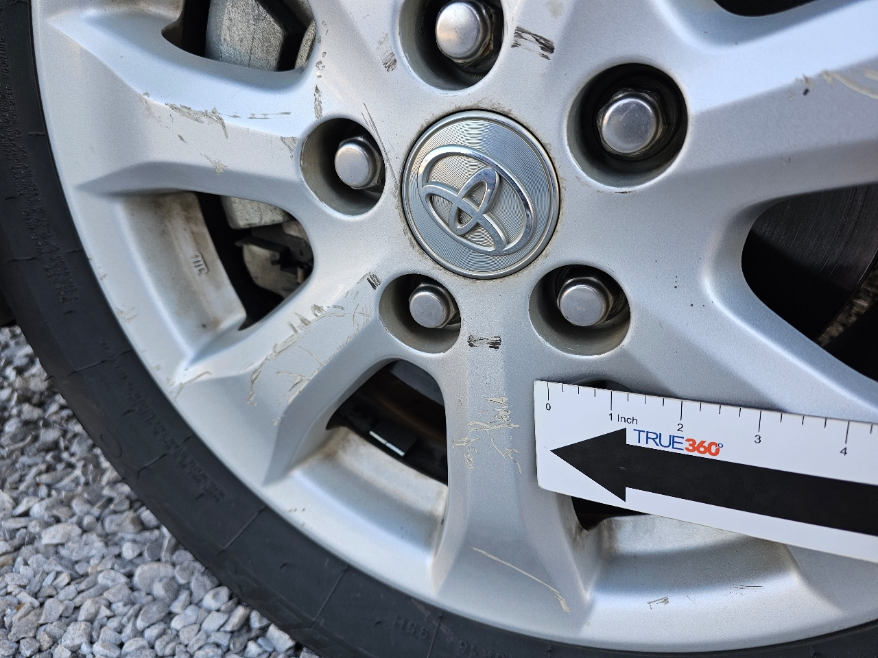 Toyota Camry LE 6-Spd AT 2011