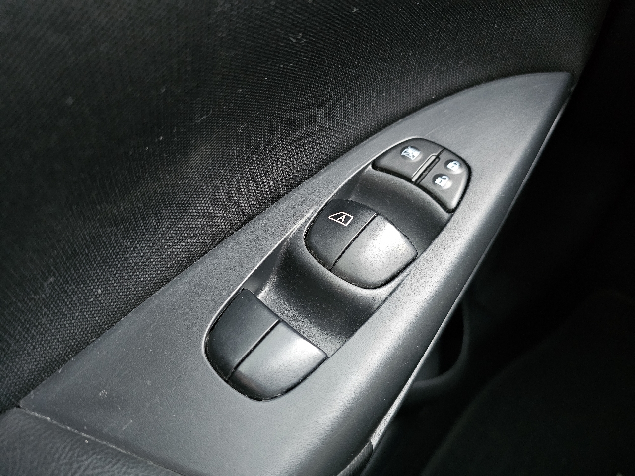 Nissan Sentra S 2016