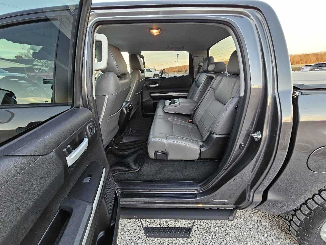 Toyota Tundra SR5 5.7L V8 CrewMax 4WD 2020