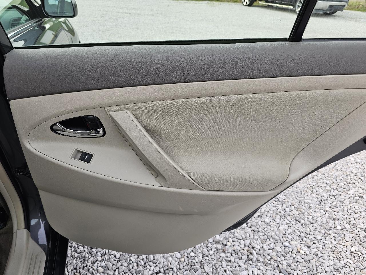 Toyota Camry LE V6 6-Spd AT 2010