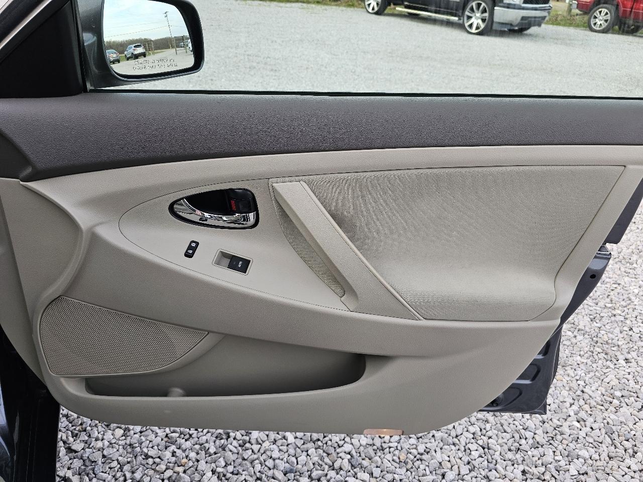 Toyota Camry LE V6 6-Spd AT 2010