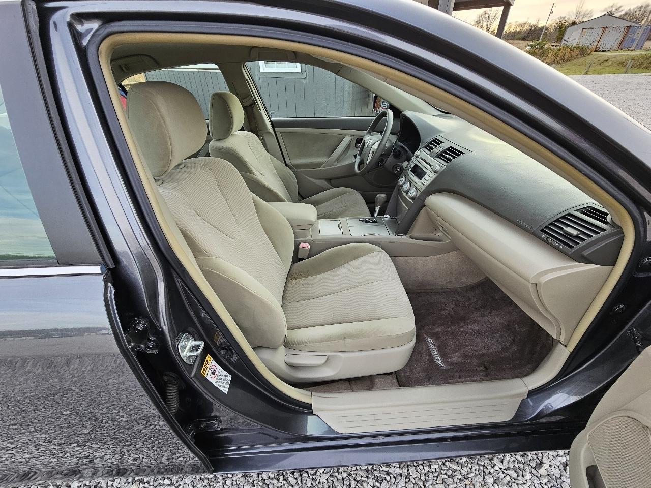 Toyota Camry LE V6 6-Spd AT 2010