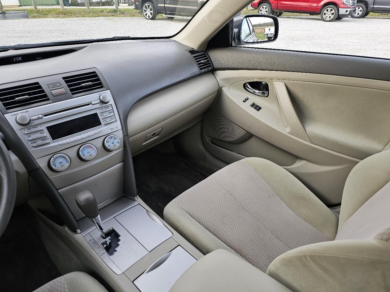 Toyota Camry LE V6 6-Spd AT 2010