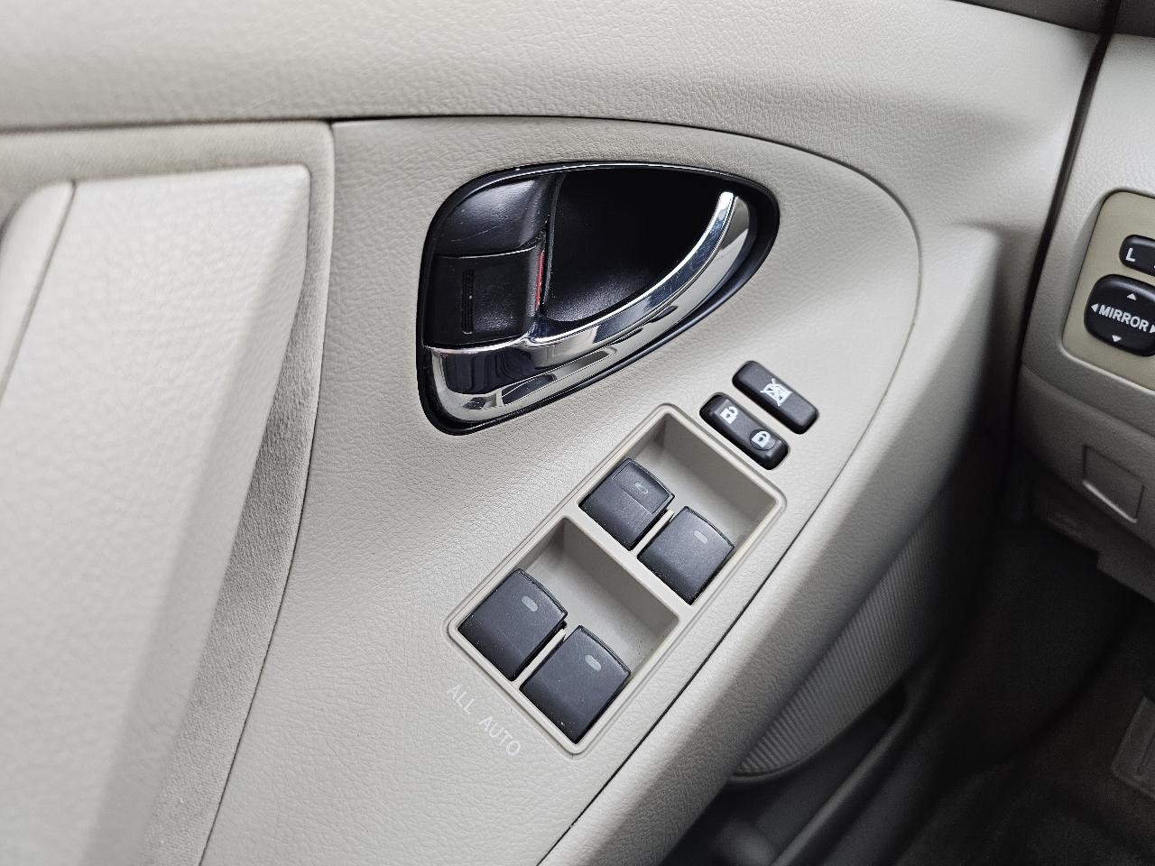 Toyota Camry LE V6 6-Spd AT 2010