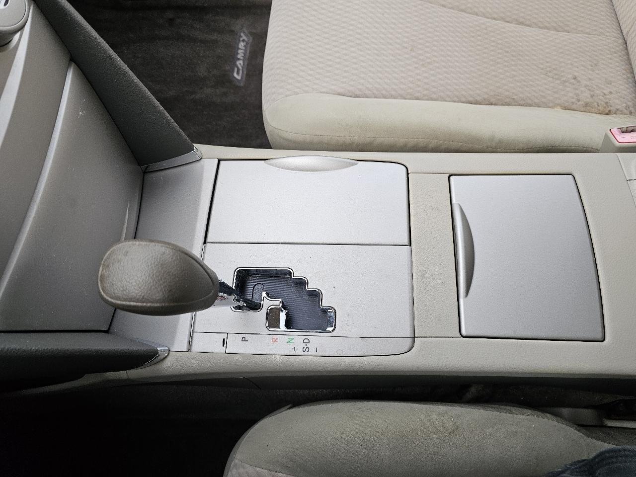 Toyota Camry LE V6 6-Spd AT 2010