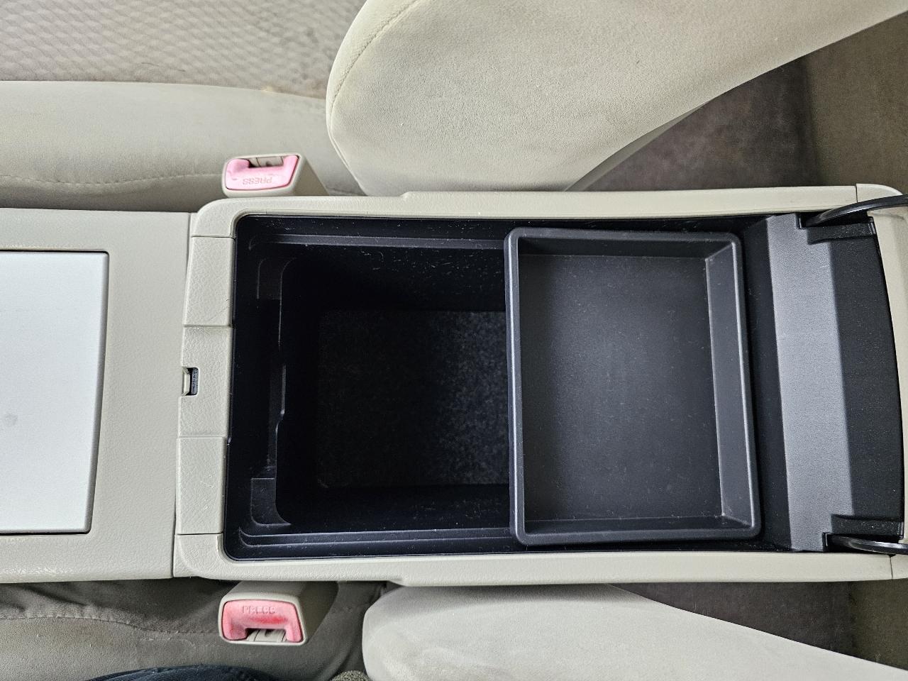 Toyota Camry LE V6 6-Spd AT 2010