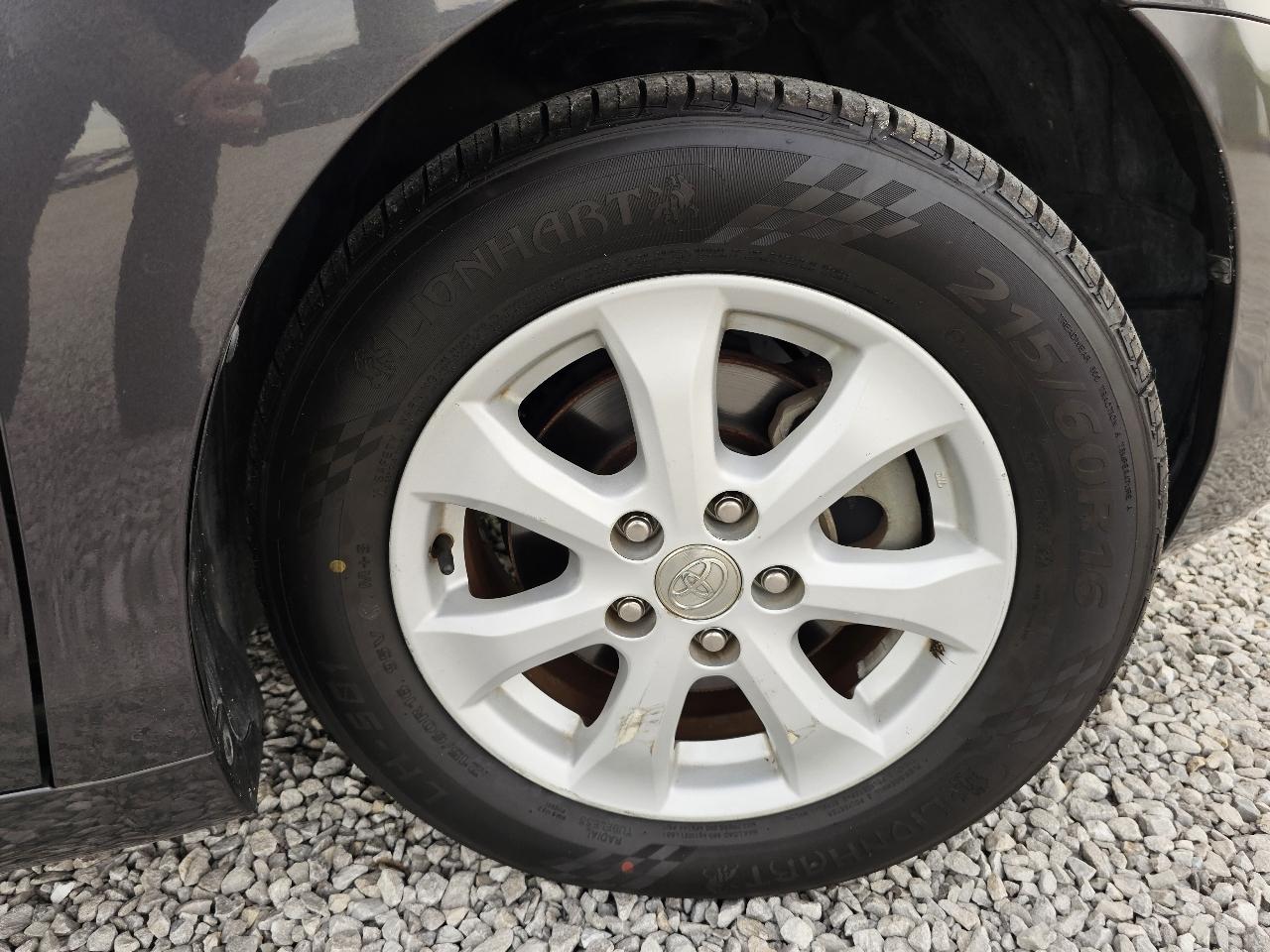 Toyota Camry LE V6 6-Spd AT 2010