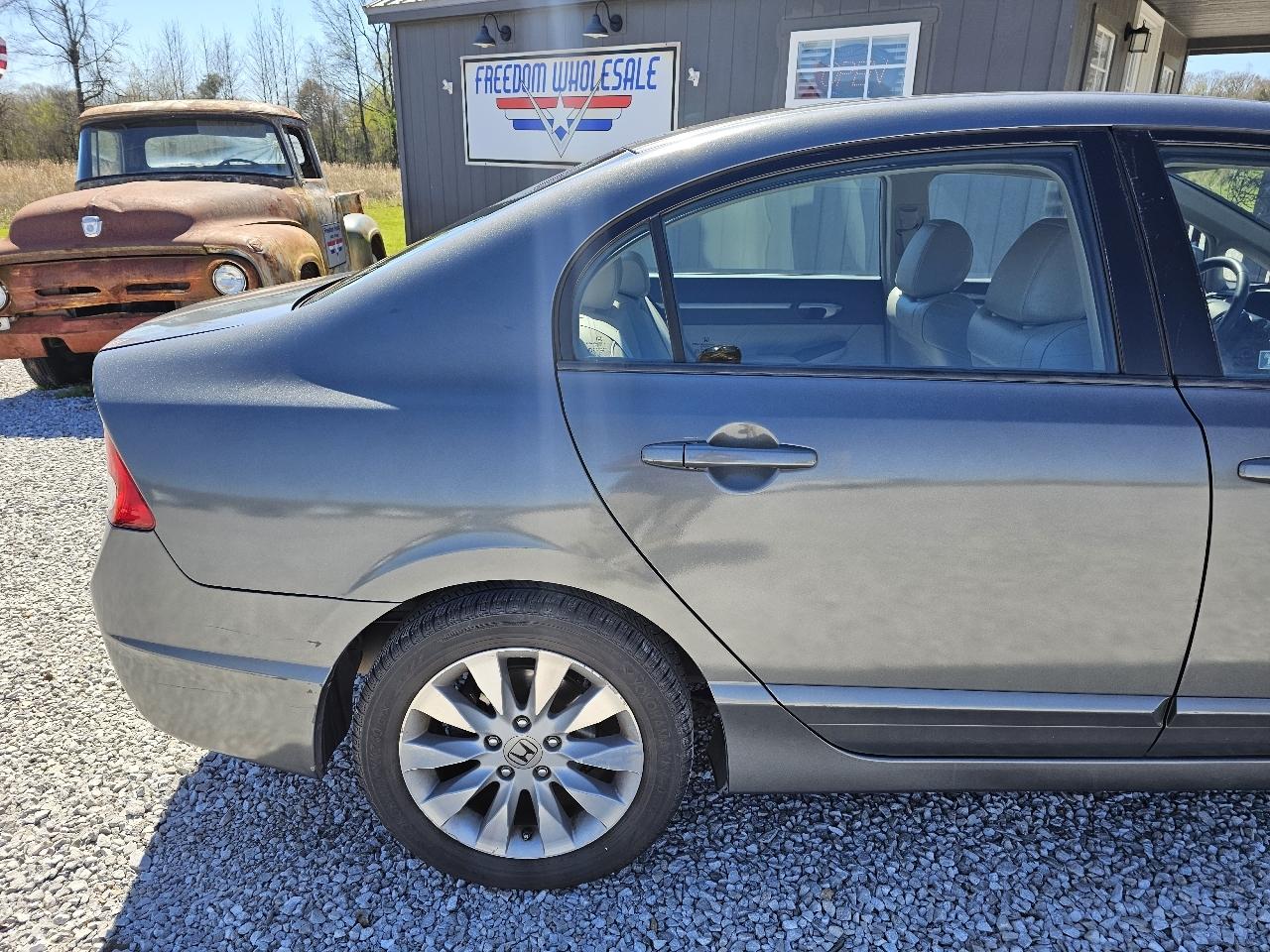 Honda Civic EX-L Sedan 5-Speed AT 2010