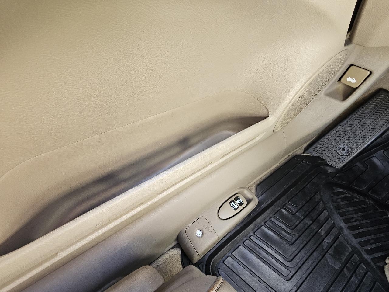 Honda Civic EX-L Sedan 5-Speed AT 2010