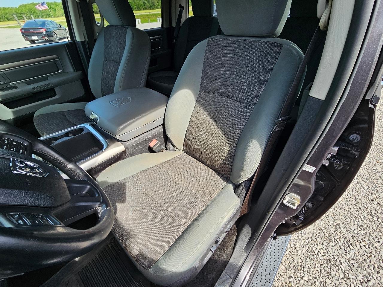 RAM 1500 Big Horn Crew Cab 4WD 2016