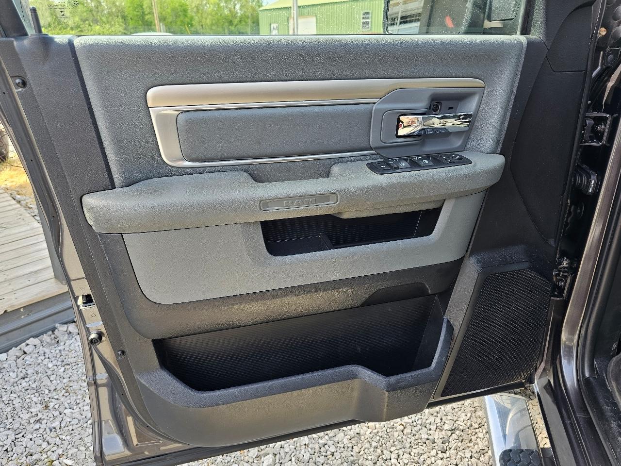 RAM 1500 Big Horn Crew Cab 4WD 2016